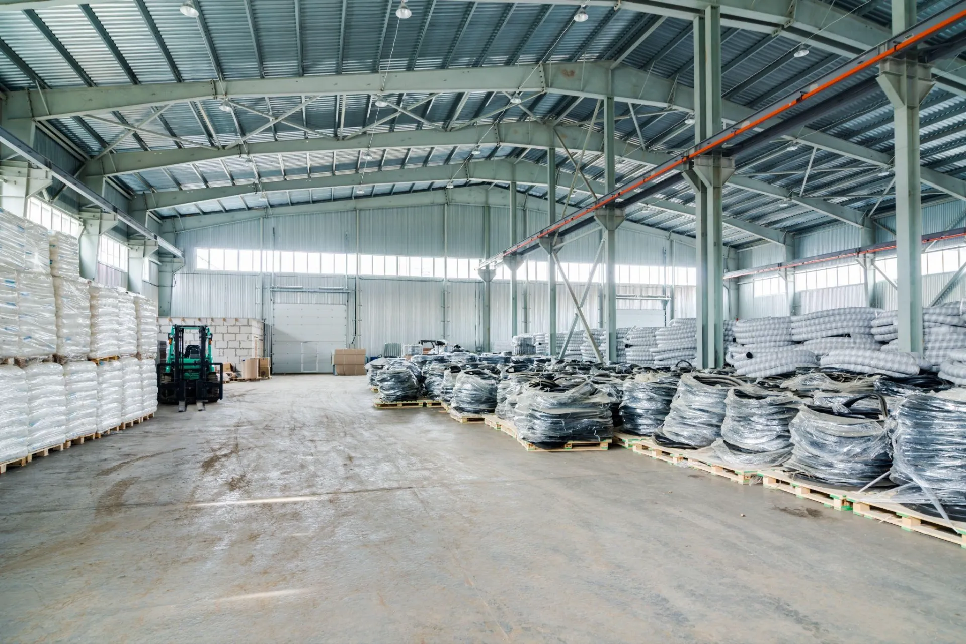 How Do Prefab Buildings of Various Sizes Meet Modern Construction Needs?